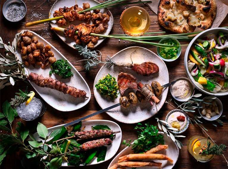 גריל עץ במלון מצפה הימים. קרדיט: אסף פינצ'וק