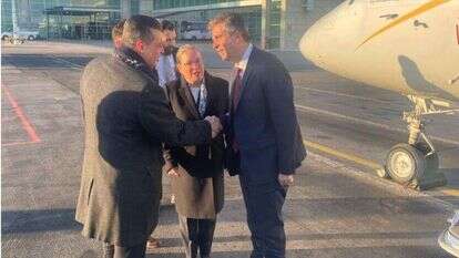 השר אלי כהן עם נחיתתו בטורקיה. | משרד החוץ