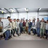 מקומה של החסידות מזמן אינו רק בין חומותיה של החברה החרדית. תלמידי ישיבת מקור חיים בתפילה חסידית, 2018. | גרשון אלינסון, פלאש 90