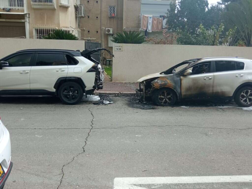 הרכב השרוף ברמלה. | ללא קרדיט