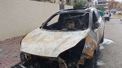 הרכב השרוף ברמלה. | ללא קרדיט