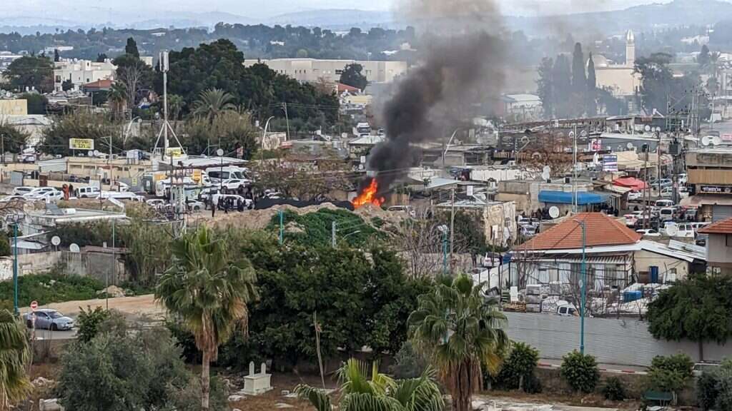 רכב הבוער בלוד. | מתן צור