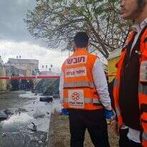 זירת הרכב שהתפוצץ ממטען אתמול בלוד. | איחוד הצלה