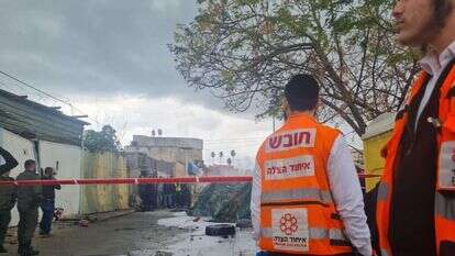 זירת הרכב שהתפוצץ ממטען אתמול בלוד. | איחוד הצלה