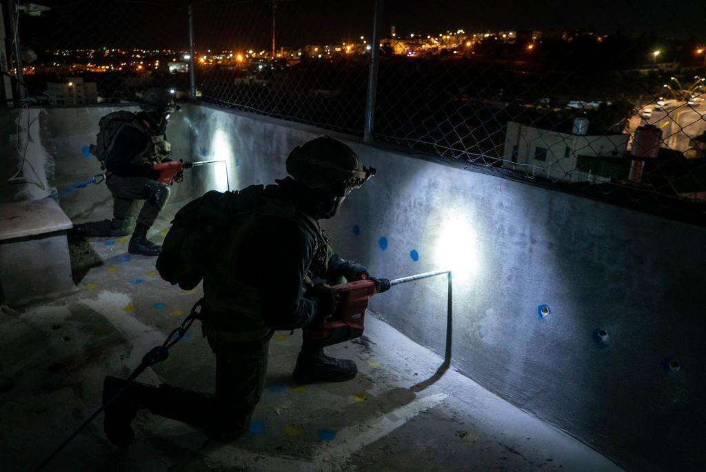 הכנות לקראת הריסת בית המחבל. | דובר צה"ל הכנות לקראת הריסת בית המחבל. | דובר צה"ל