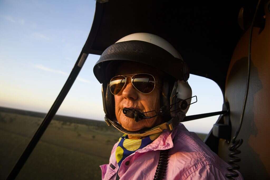 "לא משנה מה מזג האוויר, הכנסת הפחמן מגיעה בכל שנה באופן קבוע". קרול גודפרי ממריאה במסוק לסיור מעל "יער הפחמן" שלה. | מתיו אבוט, הוושינגטון פוסט