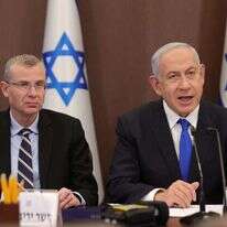 נתניהו ויריב לוין בישיבת הממשלה. | AFP