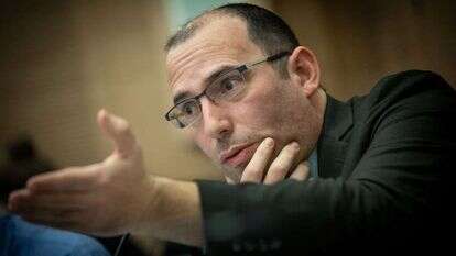 ח"כ שמחה רוטמן בישיבת הוועדה. | יונתן זינדל, פלאש 90 ח"כ שמחה רוטמן בישיבת הוועדה. | יונתן זינדל, פלאש 90