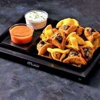 אוזני המן מלוחים של קייטרינג מונייר. | אפיק גבאי