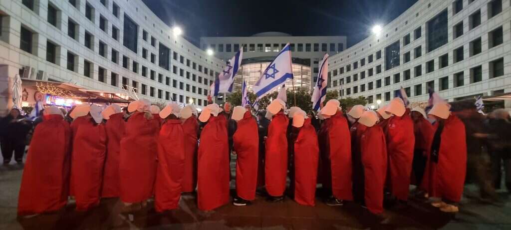 צעדת השפחות בהרצליה. | זאב ינאי