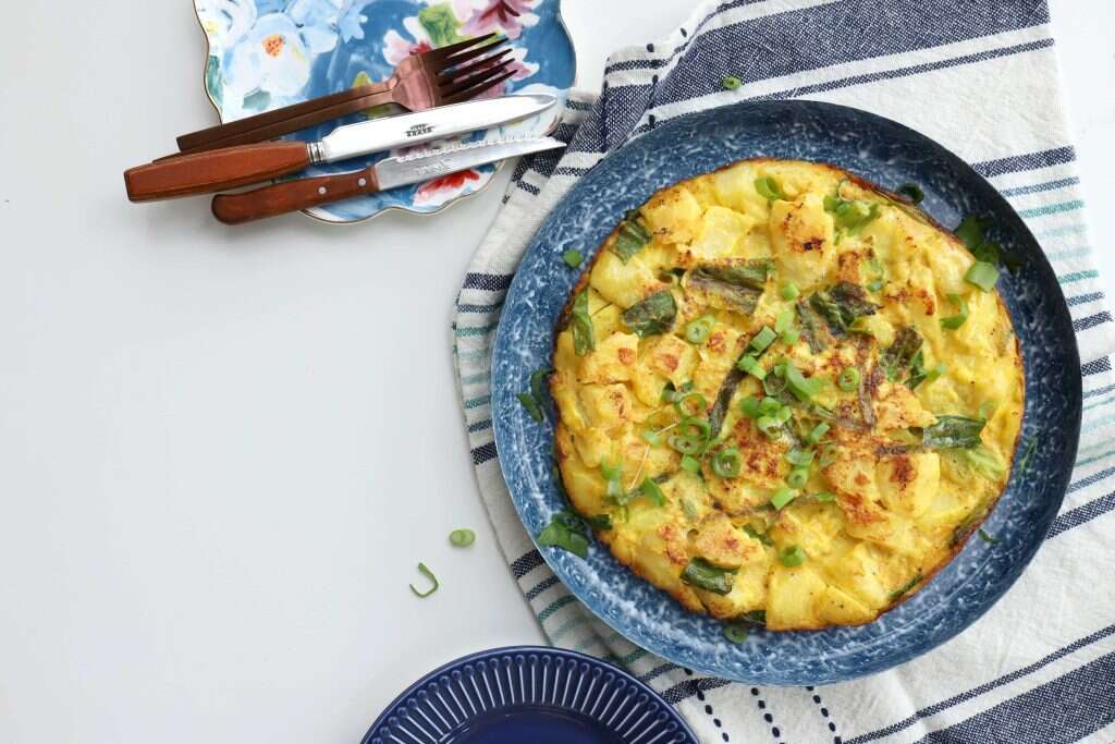 פריטטה עם תפוחי אדמה ובצל ירוק. | אפרת ליכטנשטט