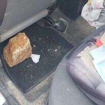 הסלע שנזרק על המשפחה בחחוארה. ללא קרדיט