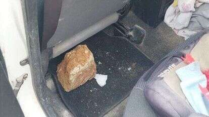 הסלע שנזרק על המשפחה בחחוארה. ללא קרדיט