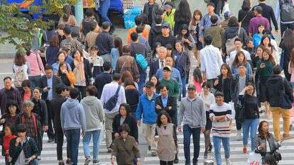רחוב בסיאול, דרום קוריאה. | שאטרסטוק