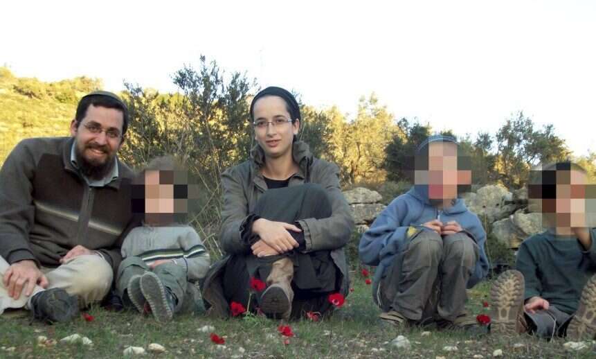 בני הזוג איתם ונעמה הנקין ז"ל וילדיהם. | באדיבות המשפחה