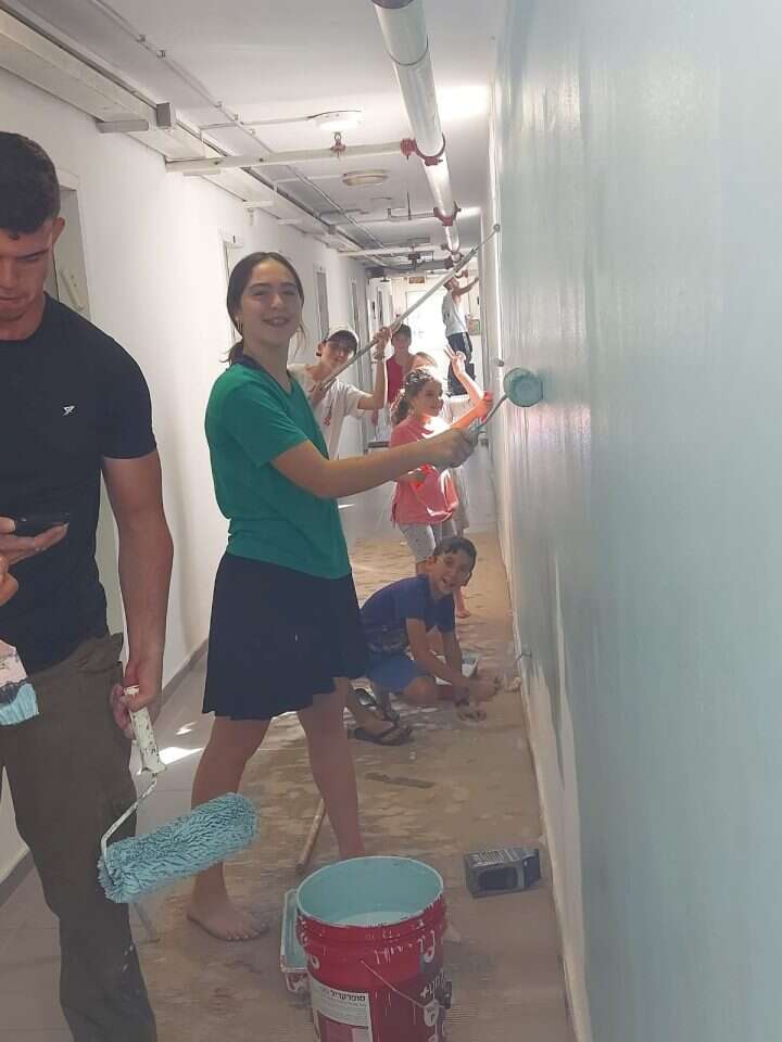 עד היום הושלמו 25 מיזמים. מתנדבי אור איתן משפצים בית לחיילים בודדים.