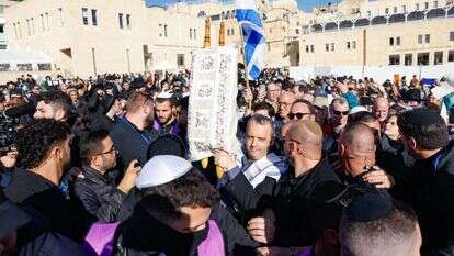 גלעד קריב ברחבת הכותל, השבוע. | אריק מרמור, פלאש 90 גלעד קריב ברחבת הכותל, השבוע. | אריק מרמור, פלאש 90