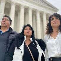 עו"ד ניצנה דרשן לייטנר והוריה של נעמי גונזלס שנרצחה בפיגוע הטרור בפריז. | ארגון "שורת הדין"