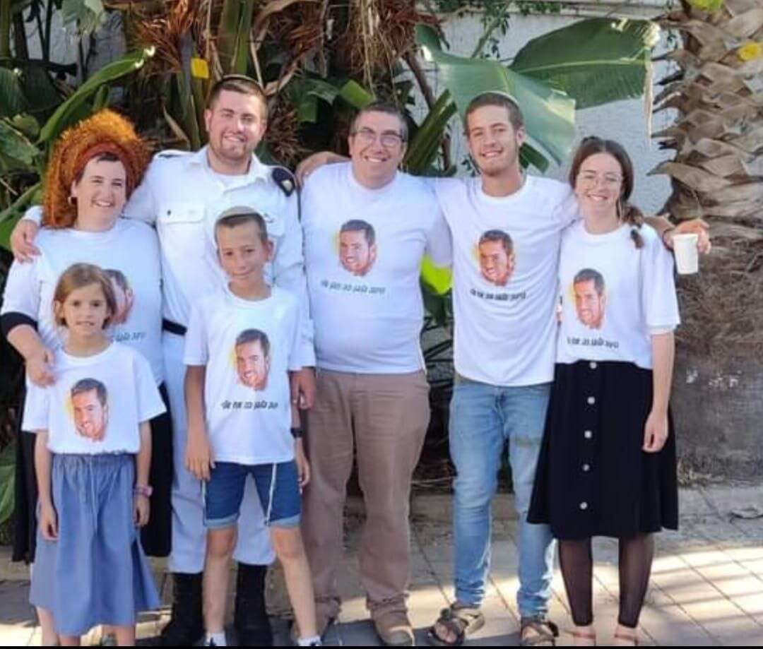 משפחת יניב. יגל שני מימין, הלל שני משמאל. | באדיבות המשפחה