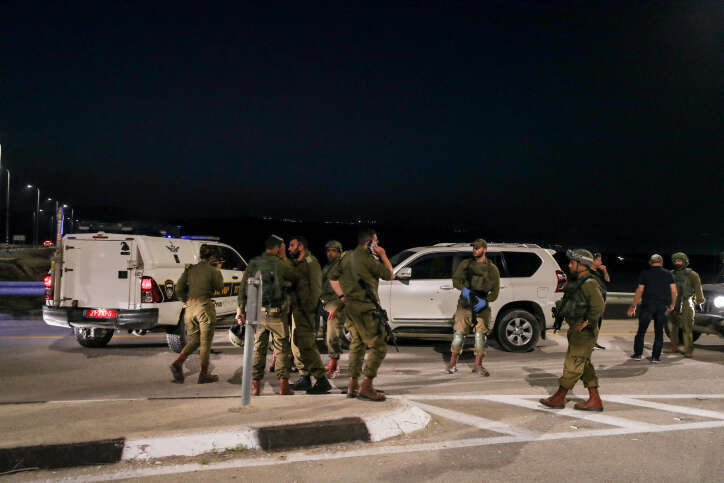 זירת הפיגוע בצומת הערבה. | Jamal Awad/Flash90 זירת הפיגוע בצומת הערבה. | Jamal Awad/Flash90