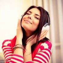 שמיעת מוזיקה | שאטרסטוק