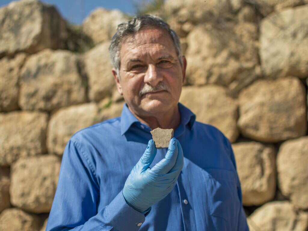 ד"ר חגי משגב. | יולי שוורץ, רשות העתיקות