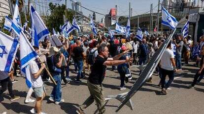 מפגינים מתפרעים ופורצים מחסומים בתל אביב. | אריק מרמור, פלאש 90