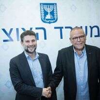 סמוטריץ' וארנון בר דוד אחרי חתימת ההסכם בין האוצר להסתדרות. | דוברות משרד האוצר