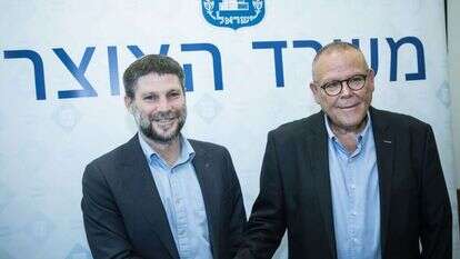 סמוטריץ' וארנון בר דוד אחרי חתימת ההסכם בין האוצר להסתדרות. | דוברות משרד האוצר