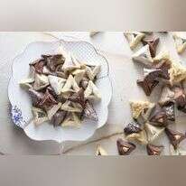 השף מיקי שמו אוזני המן בקולקציית פורים. | דניאל לילה