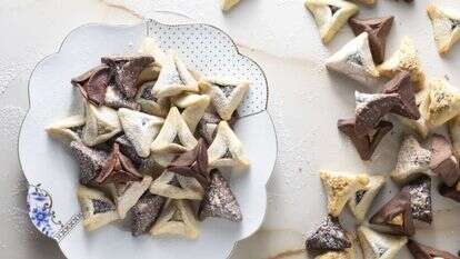 השף מיקי שמו אוזני המן בקולקציית פורים. | דניאל לילה