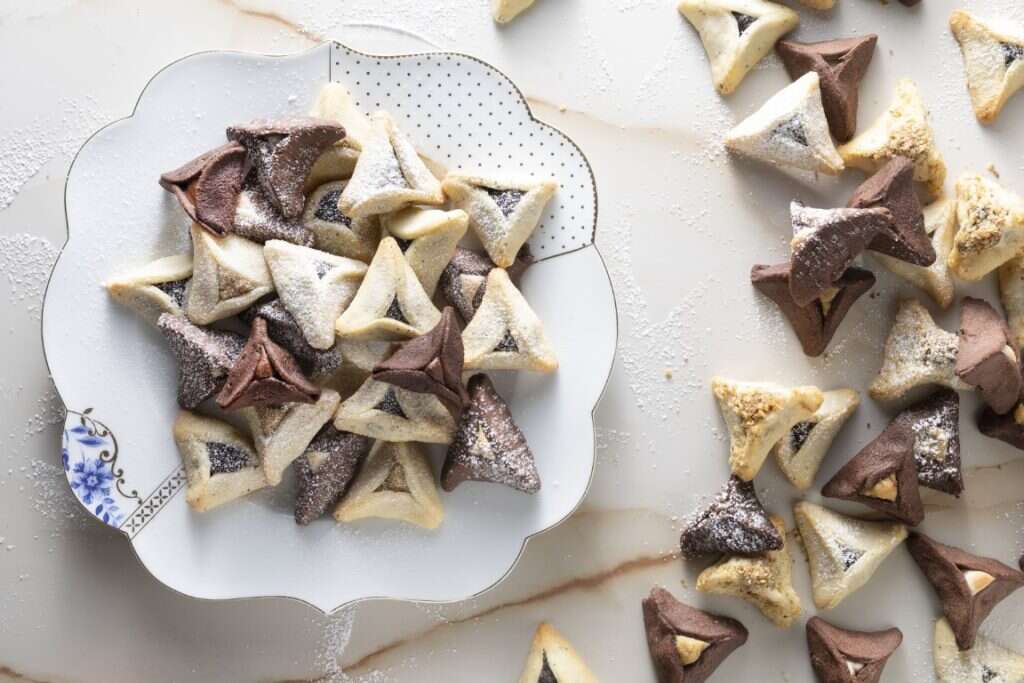 השף מיקי שמו אוזני המן בקולקציית פורים. | דניאל לילה