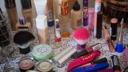 ערכות איפור. | מרים אלסטר, פלאש 90