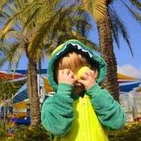 ילד מחופש בפורים. אילוסטרציה. | שאטרסטוק