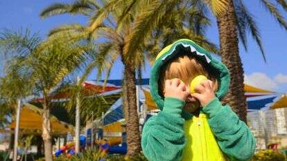 ילד מחופש בפורים. אילוסטרציה. | שאטרסטוק