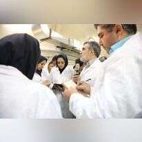 עיתונאיות עם דובר הארגון לאנרגיה אטומית האיראני במתקן הגרעין בפורדו | AFP