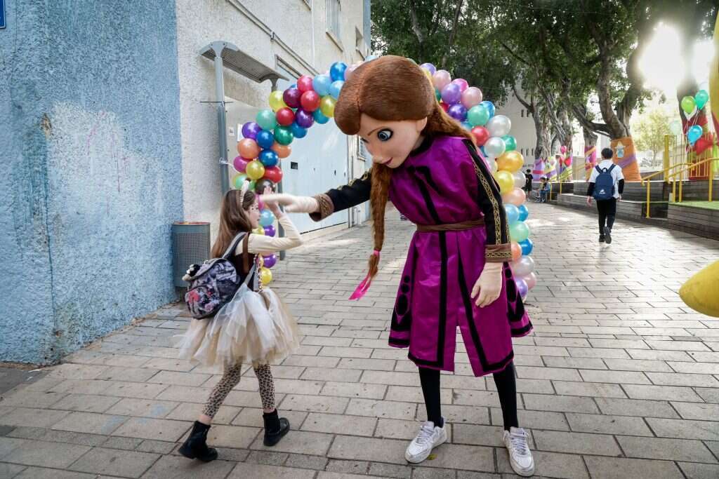 תחפושות בתל אביב, הבוקר. | אבשלום שושני - פלאש 90