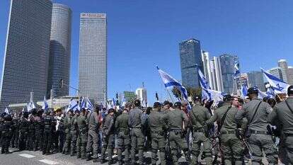 שוטרים מול מפגינים נגד הרפורמה המשפטית. | תומר נויברג, פלאש 90