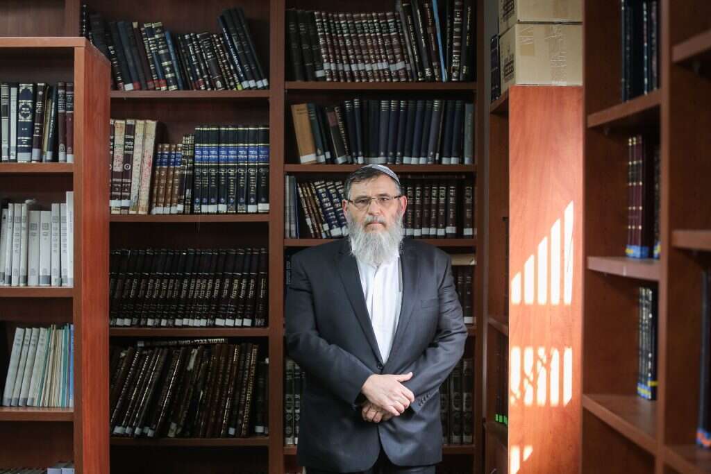 הרב אליעזר שנוולד. | אבישג שאר־ישוב