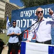 יו"ר המחנה הממלכתי בני גנץ, בהפגנה נגד הרפורמה המשפטית בתל אביב. | מוקי שוורץ