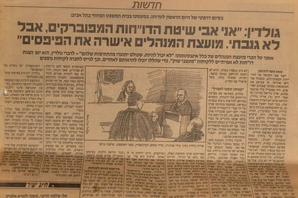 "מדובר באנשים רעים, חלקם רעים מאוד, אבל מה אני צריך לעשות". רובינשטיין באיור עיתונאי מבית המשפט בכתבה בעיתון "חדשות". | אבישג שאר-ישוב