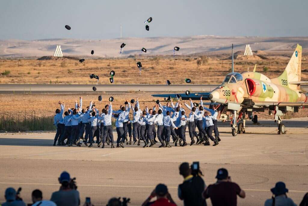 סיום קורס טיס בבסיס חצרים. | מילה אביב, פלאש 90 סיום קורס טיס בבסיס חצרים. | מילה אביב, פלאש 90