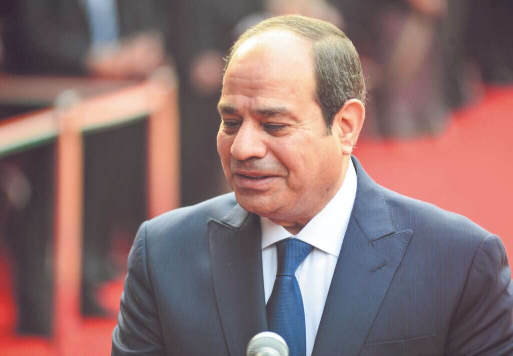 המטבע התרסק, הכלכלה התרסקה. הוא שולט בעזרת חוקים נוקשים". א־סיסי. | גטי אימג'ס