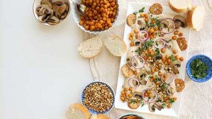 פלטת חומוס. | אפרת ליכטנשטט פלטת חומוס. | אפרת ליכטנשטט