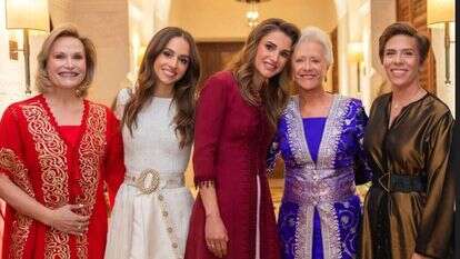 נשות הממלכה. שניה משמאל, הכלה הנסיכה אימאן. Photo by Office of Her Majesty Queen Rania Al Abdullah / AFP