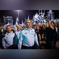 מפקד מחוז תל אביב במשטרה בדימוס, עמי אשד, במהלך ההפגנות נגד הרפורמה המשפטית בת"א | אריק מרמור - פלאש 90