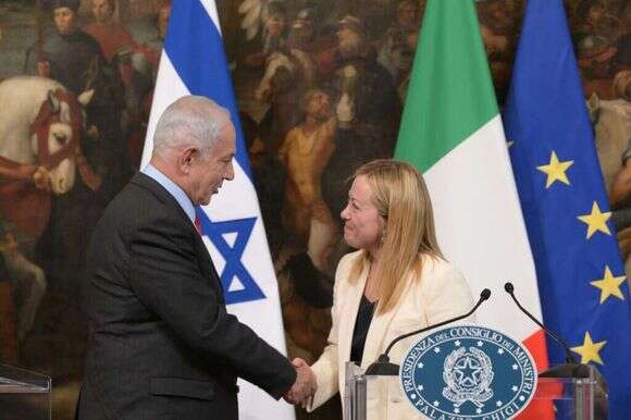 נתניהו ומלוני בעת ביקורו באיטליה. | עמוס בן גרשום לע"מ