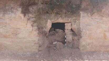 מערת קבורה באתר סבסטיה שנהרס על ידי פעילי הרשות הפלסטינית. | שומרים על הנצח מערת קבורה באתר סבסטיה שנהרס על ידי פעילי הרשות הפלסטינית. | שומרים על הנצח