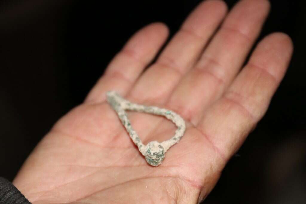 תכשיטים עתיקים שנמצאו הלילה. | דוברות מתפ״ש