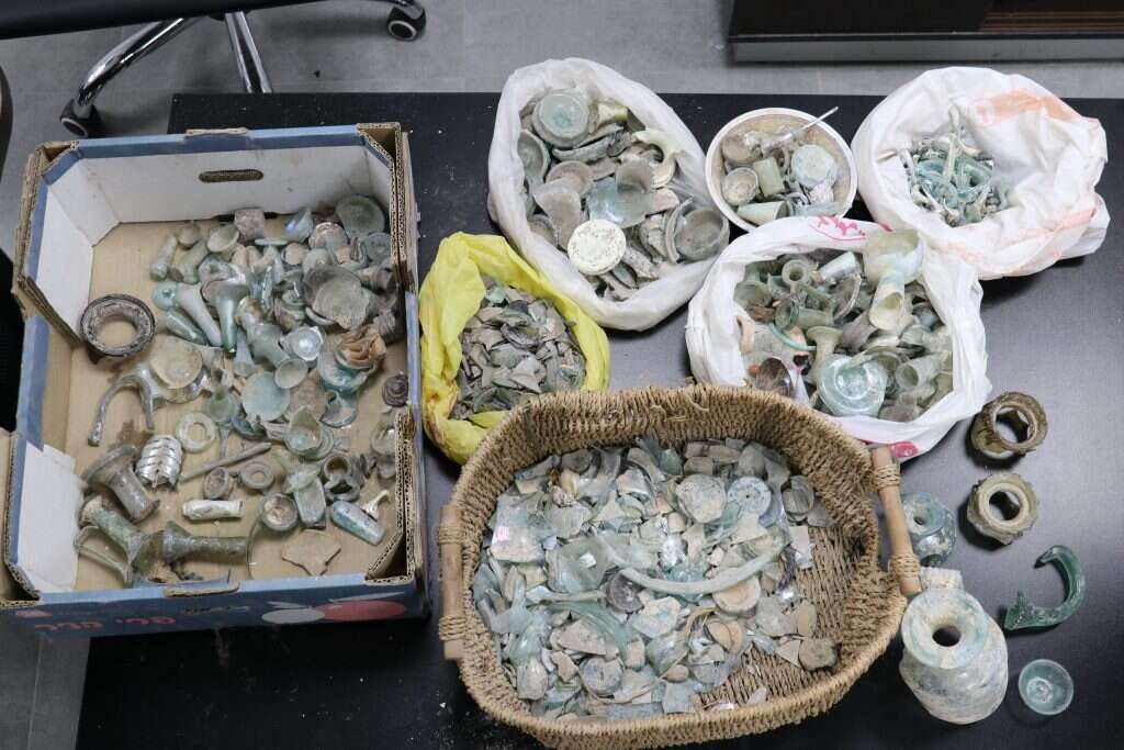 חלק מהממצאים שנמצאו הלילה. | דוברות מתפ״ש